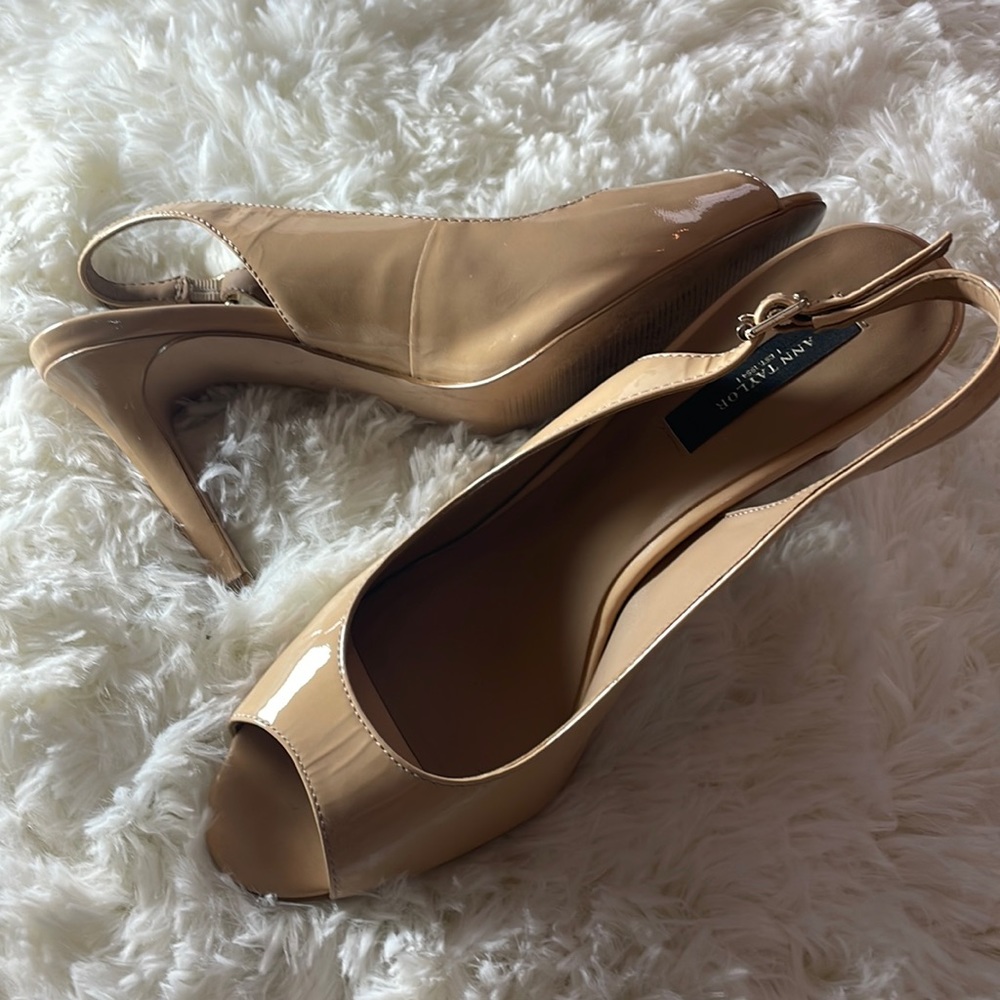 Ann Taylor Peep Toe Nude 9 M